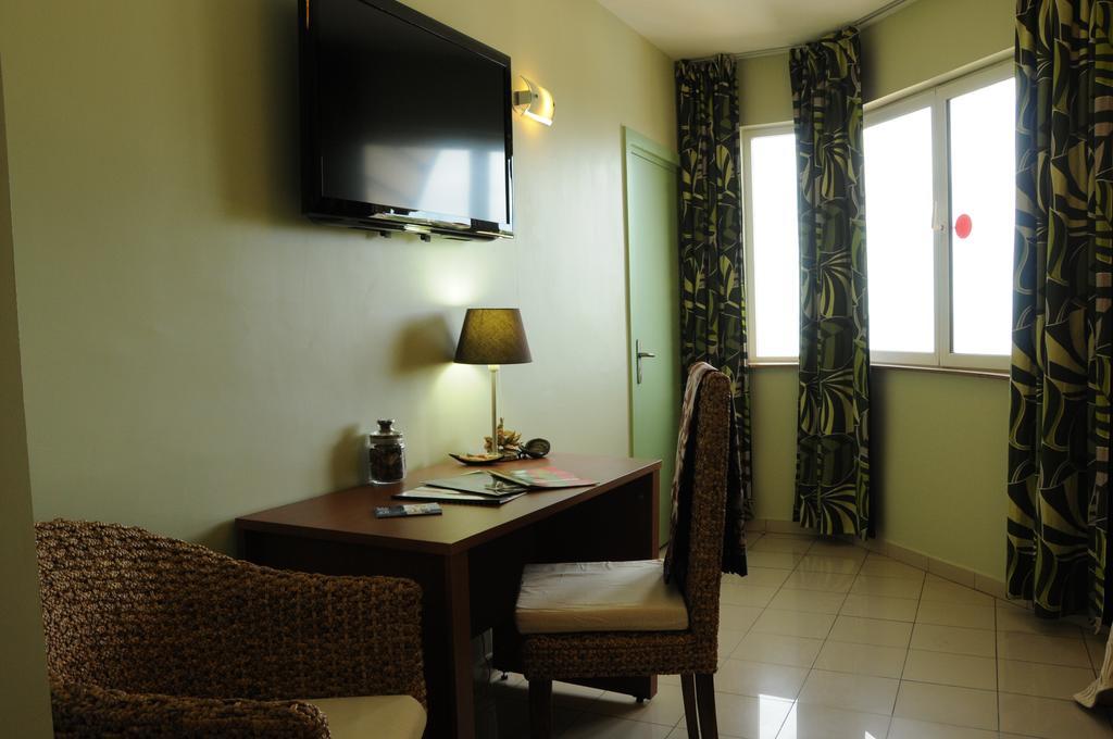 Hotel Maharajah Mamoudzou Quarto foto